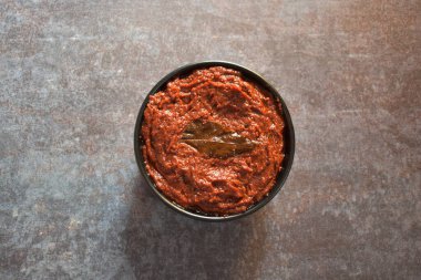 Hint geleneksel baharatlı domates turşusu.