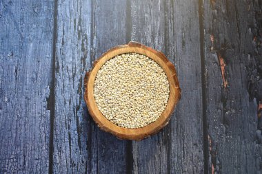 Çiğ kurumuş gövde arpası.