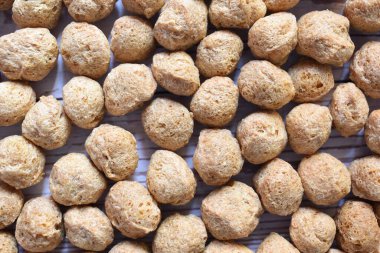 Çiğ kurutulmuş soya parçacıklı dokulu sebze proteini.