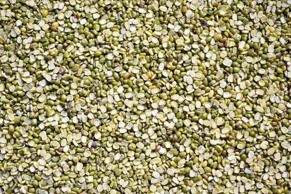 Çiğ kuru Mung fasulyesi.