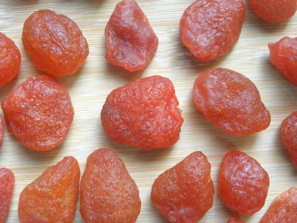Czerwony Kolor Surowy Cały Suszony Truskawka — Zdjęcie stockowe