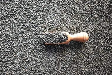 Çiğ siyah Urad mercimek.