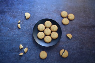 Çıtır çıtır taze tereyağlı kurabiye.
