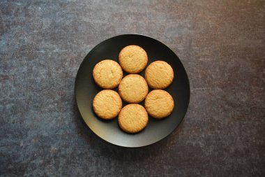 Çıtır çıtır taze tereyağlı kurabiye.