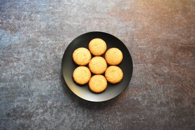 Çıtır çıtır taze tereyağlı kurabiye.