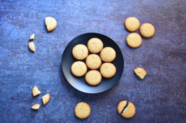 Çıtır çıtır taze tereyağlı kurabiye.