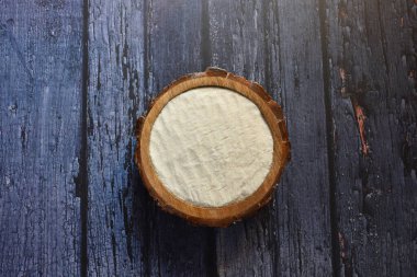 Çiğ, kuru pirinç irmiği.