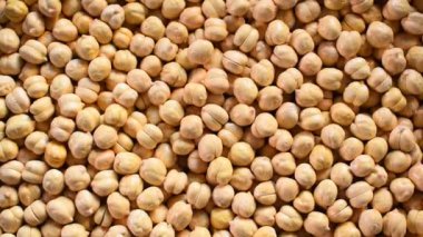 Derisi yüzülmüş tam kavrulmuş nohut.