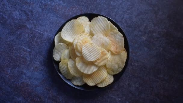 Batata Ondulada Crocante Batatas Fritas Lanche Alimentos — Vídeo de Stock