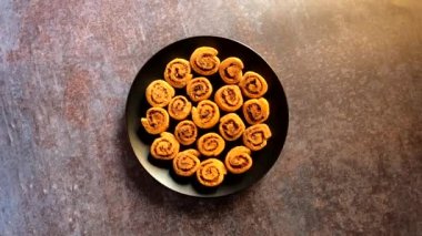 Bhakarwadi Hint tatlı ve baharatlı abur cubur