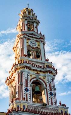 14 Eylül 2021, Panormitis, Yunanistan: Yunanistan 'ın Symi adasındaki Meşhur Manastır Panormitis. Kulenin detayları..