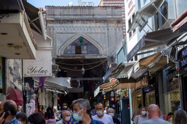 İstanbul, Türkiye - 4 Eylül 2021: İstanbul Grand Bazaar ünlü doğu pazarı.