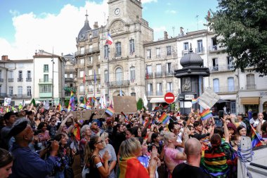 Beziers, Fransa: 24 Eylül 2022. Gurur Yürüyüşünün ilk baskısı