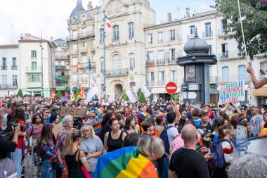 Beziers, Fransa: 24 Eylül 2022. Gurur Yürüyüşünün ilk baskısı