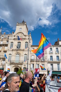 Beziers, Fransa: 24 Eylül 2022. Gurur Yürüyüşünün ilk baskısı