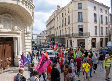 Beziers, Fransa: 24 Eylül 2022. Gurur Yürüyüşünün ilk baskısı