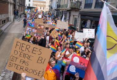 Beziers, Fransa: 24 Eylül 2022. Gurur Yürüyüşünün ilk baskısı