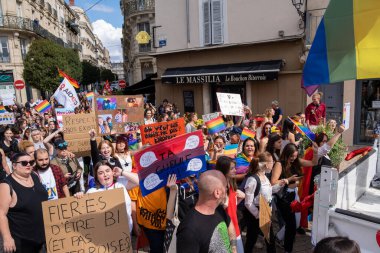 Beziers, Fransa: 24 Eylül 2022. Gurur Yürüyüşünün ilk baskısı