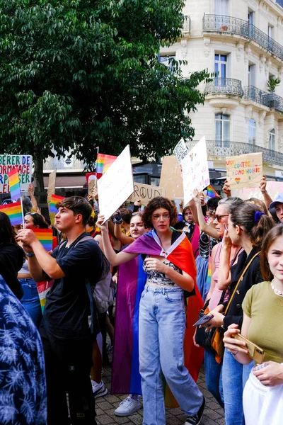 Beziers, Fransa: 24 Eylül 2022. Gurur Yürüyüşünün ilk baskısı