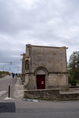 Tarihsel Güçlendirilmiş Ortaçağ Şehri Carcassonne, Aude, Occitanie, Güney Fransa. Unesco Dünya Mirası Alanı. Pont Veiux 'nun Ayrıntıları