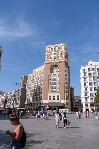 MADRID, İspanya - 6 Eylül 2022: Puerta del Sol, Madrid, Callao Meydanı