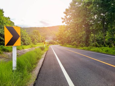 Trafik ya da ulaşım, doğru işaretler. Yol, iş konsepti, varış noktaları..