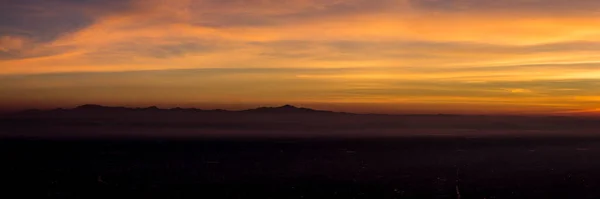 シルエットパノラマ山と自然光の夕日 午前中に — ストック写真