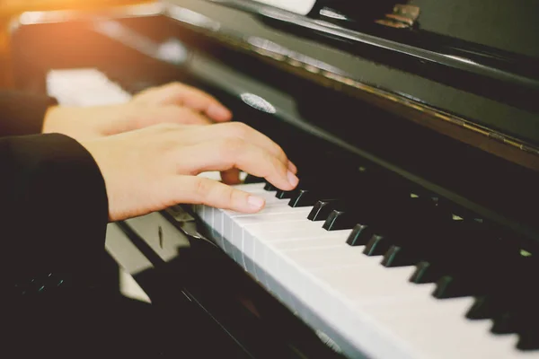 Puha Fókusz Elmosódott Zongorázás Könnyű Naplemente Háttérrel Instagram Stílusú Szűrő — Stock Fotó