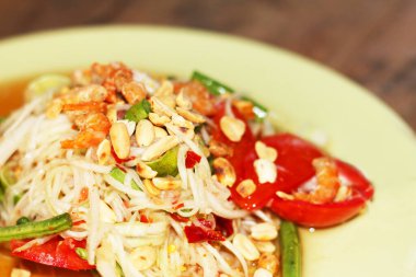 Yeşil papaya salatası, yakın çekim.