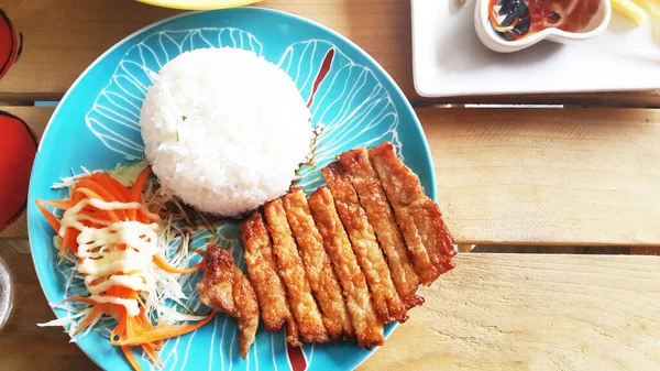 Nasi Dengan Daging Babi Teriyaki Pada Piring — Stok Foto
