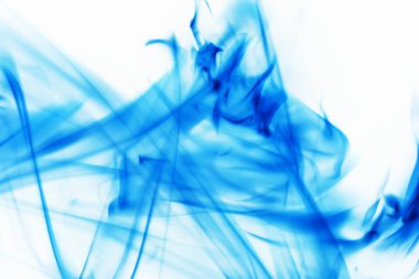 Ateş alevleri izole edilmiş mavi arkaplan ve beyaz arkaplan.