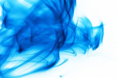 Ateş alevleri izole edilmiş mavi arkaplan ve beyaz arkaplan.