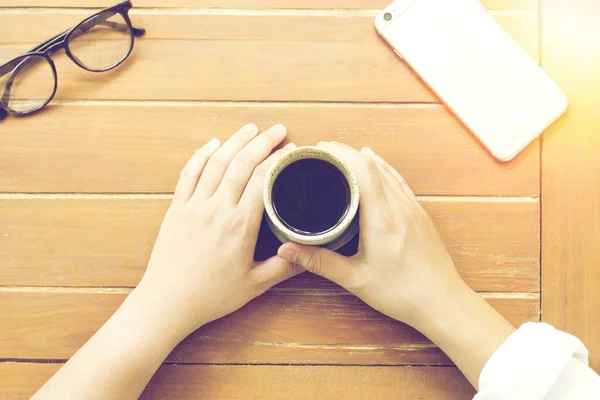 Mains Tenant Une Tasse Café Chaud Soleil Matin — Photo