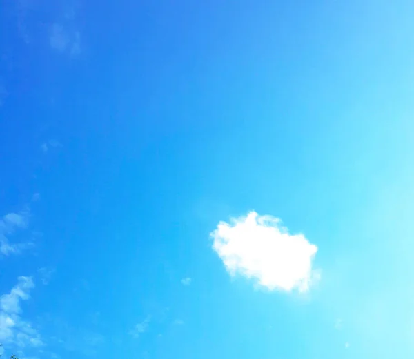 Ciel Bleu Avec Fond Nuageux — Photo