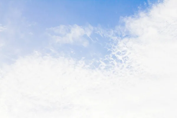 Blauwe Lucht Met Wolken Achtergrond — Stockfoto