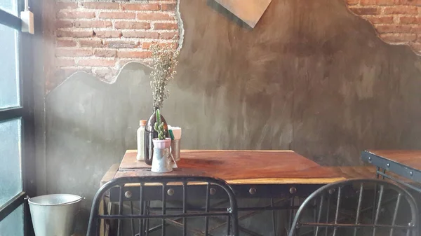 Blur Wooden Table Vase Flowers Brick Wall Rimlight Old Orange — Foto Stock