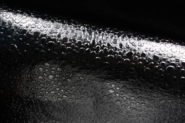 Arkaplanda koyu renk