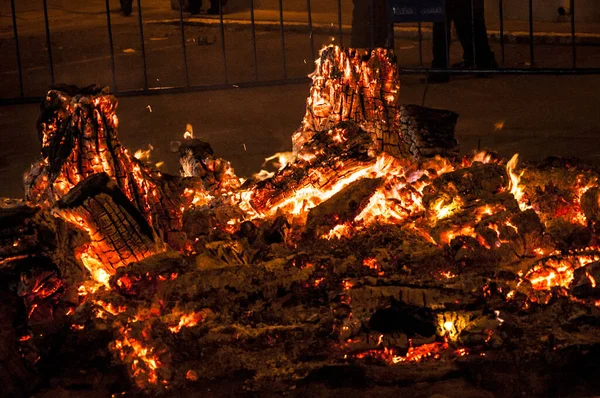 Burning Wood Traditional Festival San Anton — стоковое фото