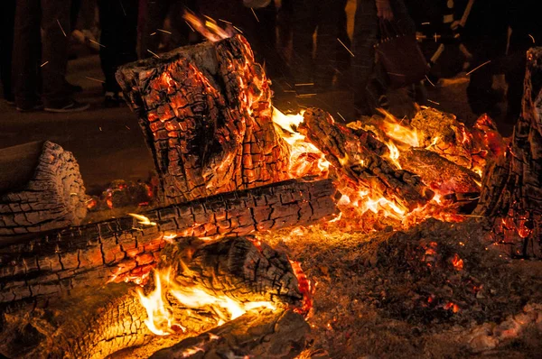 Burning Wood Traditional Festival San Anton — стоковое фото