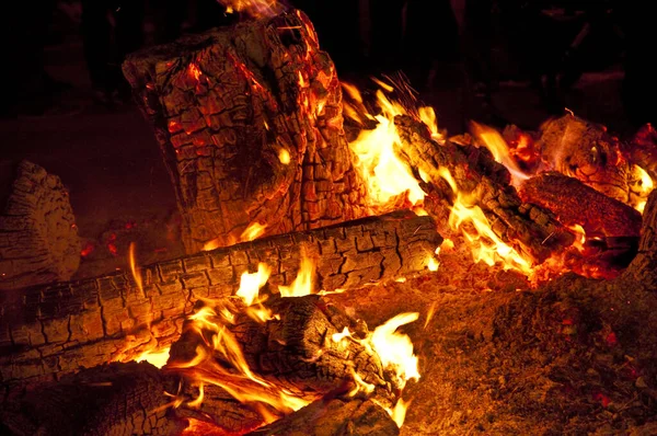 Burning Wood Traditional Festival San Anton — стоковое фото
