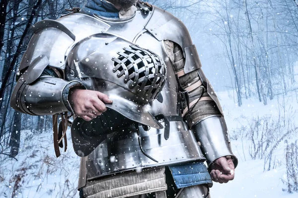 带着头盔的中世纪战士 — 图库照片