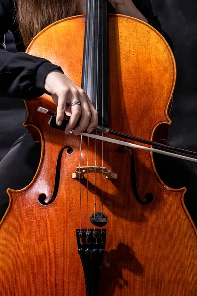 Hermosa Chica Músico Tocando Violonchelo —  Fotos de Stock