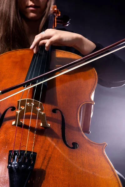 Krásná Dívka Violoncellistka Hraje Sonáta — Stock fotografie