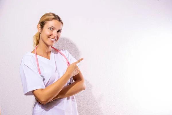 Nurse Doctor Woman Stethoscope Hospital Medicine Uniform Health Care Pointing — Stockfoto