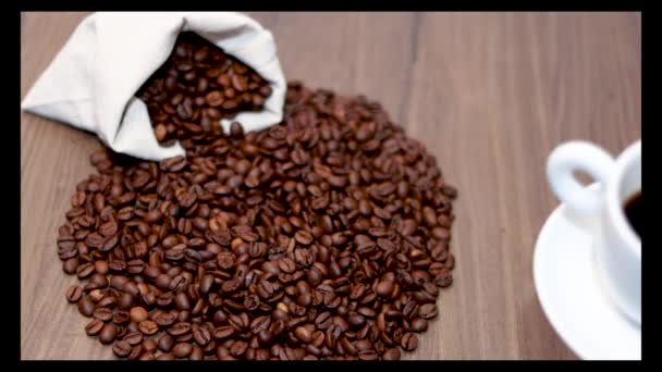 Egy Zacskó Természetes Kávébab Nemzetközi Kávénap Koncepció Október — Stock videók