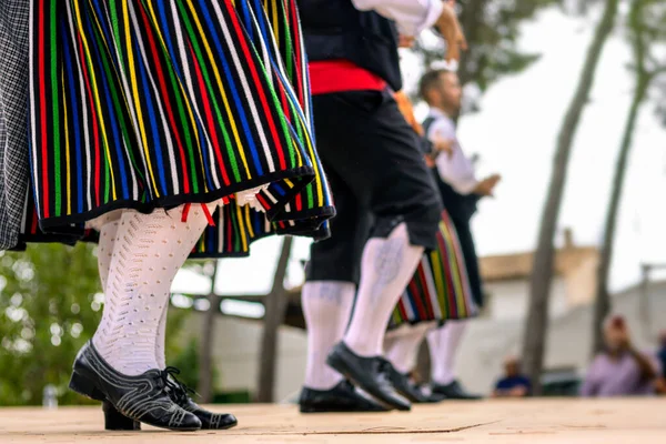 Dança Folclórica Trajes Espanhóis Tradicionais — Fotografia de Stock