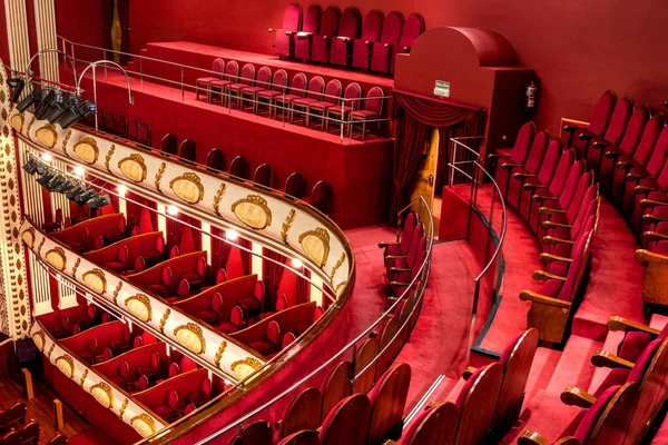 Rode Fluwelen Stoelen Een Theater Villena Spanje — Stockfoto