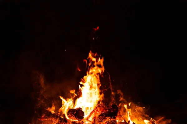 Burning Red Hot Sparks Rise Large Fire Night Fire Flames — Stockfoto