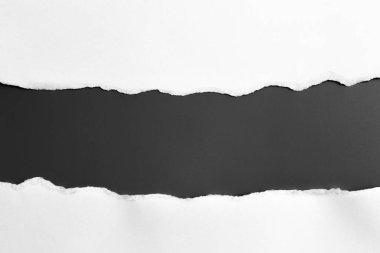 metin veya resim için boşluğu olan yırtık kağıt
