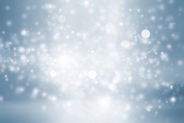 Beyaz bulanık arkaplan. Bokeh Noel 'i güzel, parlak Noel ışıklarını bulanıklaştırdı